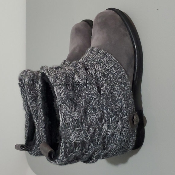 Muk Luks Size 7 Grey Ankle Boots 